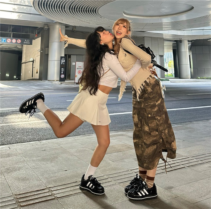 아디다스 x 클랏 슈퍼스타  편안한 미끄럼방지마모 블랙 IH5953 photo review